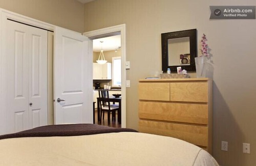 Abbotsford House | Modern, Clean, Spacious & Bright Suite - Kid Friendly