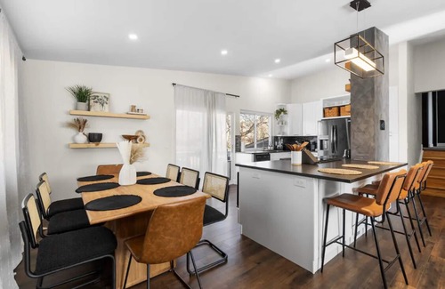 Arvada House | Modern Close to Denver 4bdr Home-Great for groups