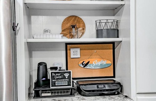 Brookings Apartment | Modern Coast Escape |Hot Tub & Games |Near Beach
