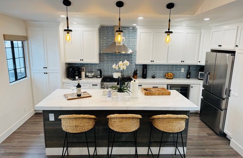 Downtown Monterey House | Modern coastal home in beautiful Monterey with peek of the ocean and hot tub