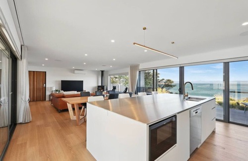 Connellys Marsh House | Modern Coastal Retreat + Hot Tub