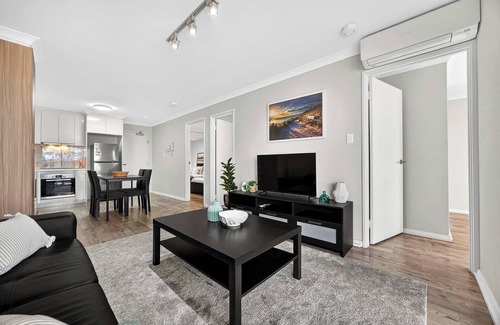 Rockingham Apartment | Modern Coastal Retreat 2BR Apt in Rockingham