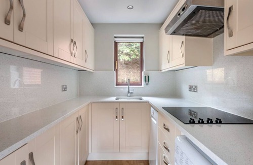 Cromer Apartment | Modern Coastal Studio | Seaside Resort | Sleeps 2