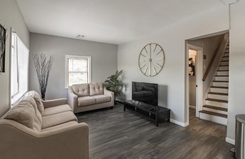Lehighton House | Modern Coed Dorm 10 mins from Jim Thorpe