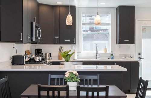Potomac West House | Modern Colonial 3BR/2BA House | 5m to DC & DCA, by CozySuites