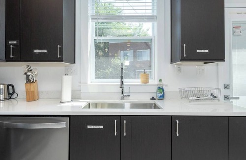 Potomac West House | Modern Colonial 3BR/2BA House | 5m to DC & DCA, by CozySuites