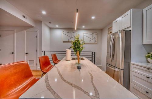 16th Street Heights Apartment | Modern & Colorful ~ 5* Location