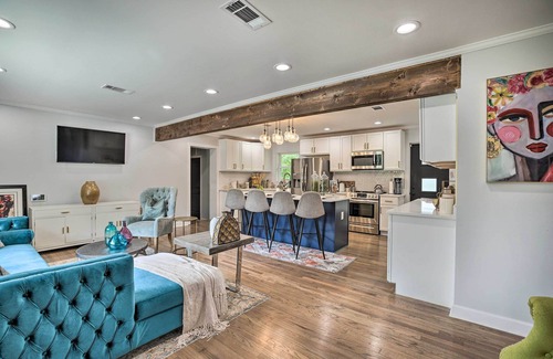 Tuskegee House | Modern, Colorful Home ~ 2 Mi to Tuskegee Uni