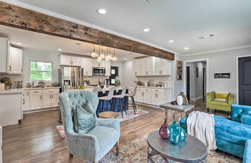 Tuskegee House | Modern, Colorful Home ~ 2 Mi to Tuskegee Uni