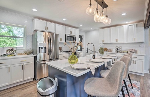 Tuskegee House | Modern, Colorful Home ~ 2 Mi to Tuskegee Uni