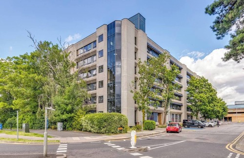 Stevenage Apartment | Modern Comfort 2bed flat sleep 8 ppl Town Centre