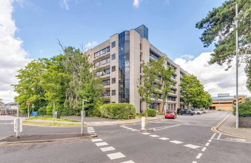 Stevenage Apartment | Modern Comfort 2bed flat sleep 8 ppl Town Centre