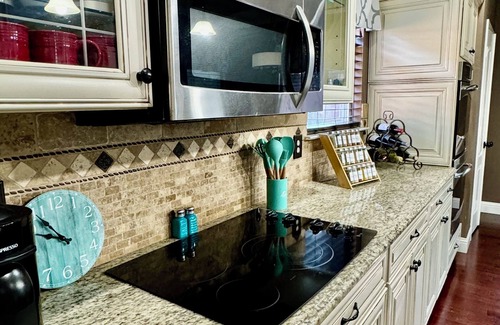 South Arlington House | Modern Comfort 3-bedroom Home Near the Cowboys Stadium and Attractions