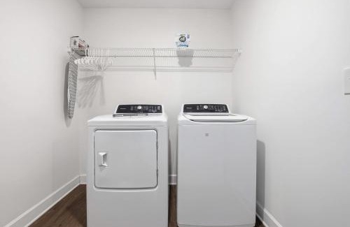 Central House | Modern Comfort and Resort Style Living Near CU