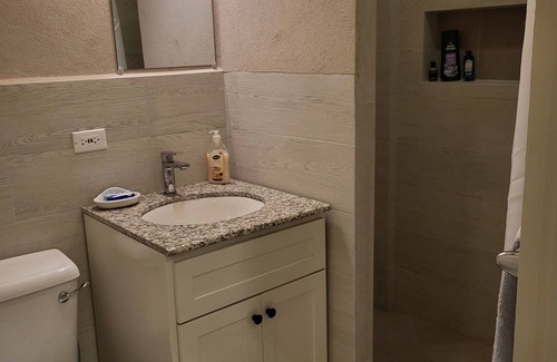 Georgetown House | Modern Comfort Close to Embassies and Hotel Area