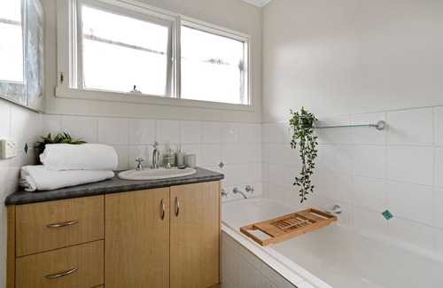 Belmont House | Modern Comfort Close to the Surf Coast