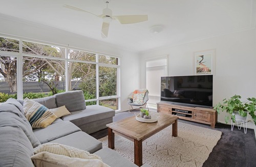 Belmont House | Modern Comfort Close to the Surf Coast