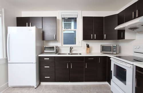 Kitsilano House | Modern Comfort Home at Kitsilano, Vancouver. Free Parking.