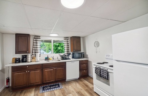 South Side Slopes House | Modern Comfort in a Charming Pittsburgh Retreat by Deity Villas