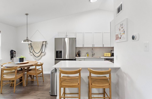 Old West Austin Condo | Modern Comfort in Central Austin! Very close to UT