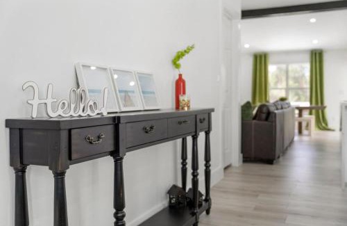 Central Naples House | Modern Comfort in Naples, Close to Everything