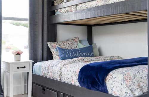 Central Naples House | Modern Comfort in Naples, Close to Everything