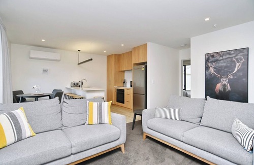 Phillipstown House | Modern Comfort in 2-Bedroom Townhouse in Phillipstown