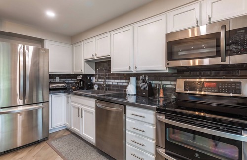 Jackson Hole Condo | Modern Comfort in Prime Location: Stylishly Remodeled Condo Steps from Downtown