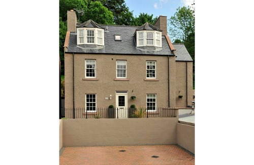 Auchenblae House | Modern comfort in traditional Scottish village