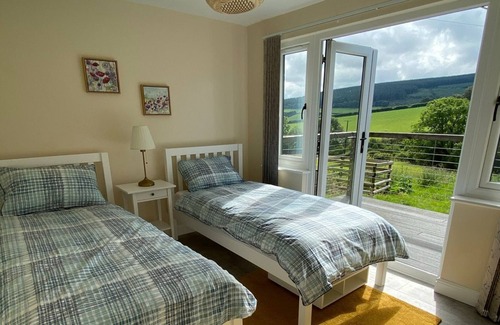 Kinnerton Ski Chalet | Modern Comfort in Tranquil Farm and Forests