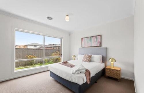 Tarneit House | Modern Comfort in Tarneit-Spacious 4BR Home