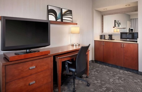 Lake Forest Hotel | Modern Comfort in the Heart of Laguna Hills! 2 Kid-friendly Suites! Pets Allowed