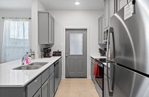 Leon Junction House | Modern Comfort Meets Convenience at Temple Twin Retreat