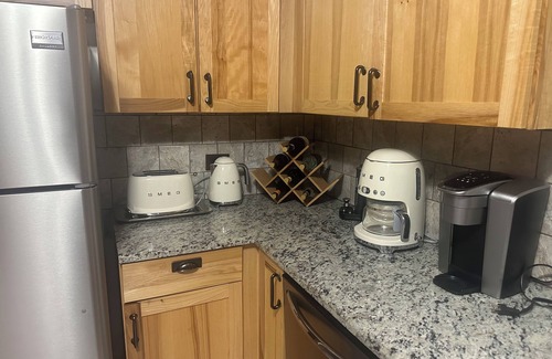 Oglesby Villa | Modern Comfort Meets Natural Beauty: Your Perfect Getaway Near Starved Rock!