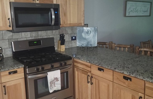 Oglesby Villa | Modern Comfort Meets Natural Beauty: Your Perfect Getaway Near Starved Rock!