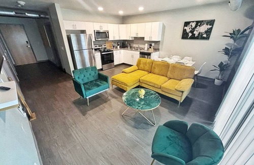 Downtown Des Moines Apartment | Modern Comfort Meets Affordable Luxury – Your Perfect Stay Awaits!