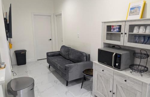 Elmont Apartment | Modern Comfort - Minimal Style