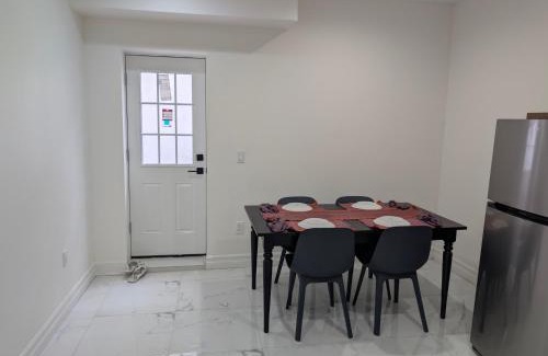 Elmont Apartment | Modern Comfort - Minimal Style
