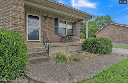 Shepherdsville House | Modern Comfort n Bourbon Trail & Derby Fenced yard full kitchen parking