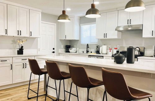 Southwest Anaheim House | Modern Comfort near Disneyland
