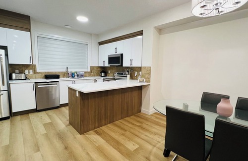 New Brighton House | Modern comfort: Peaceful, get together for family and friends