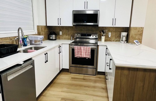 New Brighton House | Modern comfort: Peaceful, get together for family and friends