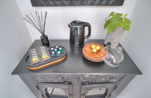 Wedgwood Apartment | Modern comfort, remodeled, A/C, free parking