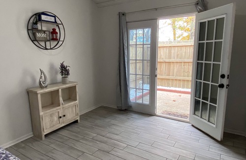 South Baton Rouge Condo | Modern Comfort