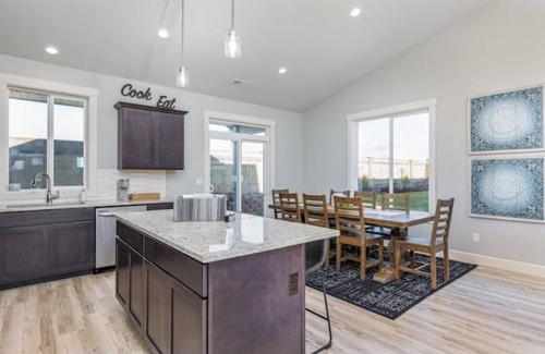 Hermiston House | Modern Comfort