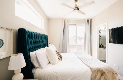 Baker House | Modern Comfort w Mountain Views - Pet-Friendly