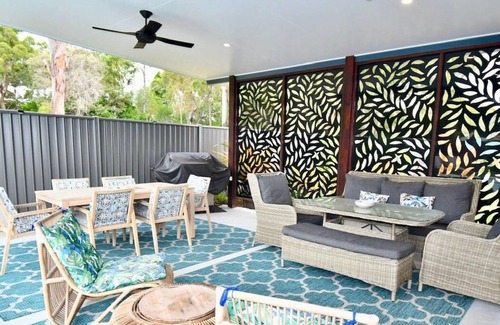 Woodgate House | Modern Comfort with a Pool