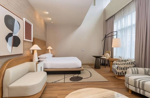 Gaslamp Quarter Hotel | Modern Comfort with Great Amenities! Swimming Pool, Parking, Pets are Allowed!