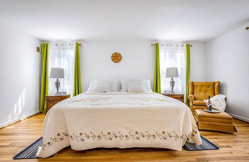 Aspen Hill House | Modern, comfortable home full of lovely craftsmanship, near Glenmont Metro