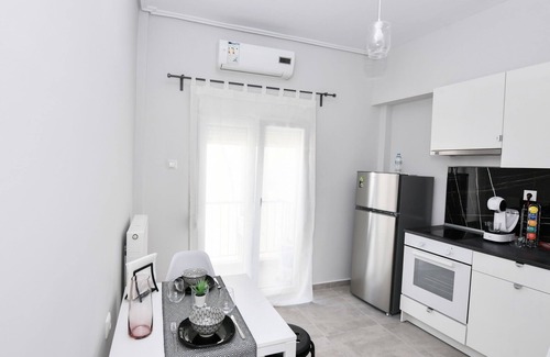 Larissa Apartment | Modern, comfortable apartment, in the heart of the city